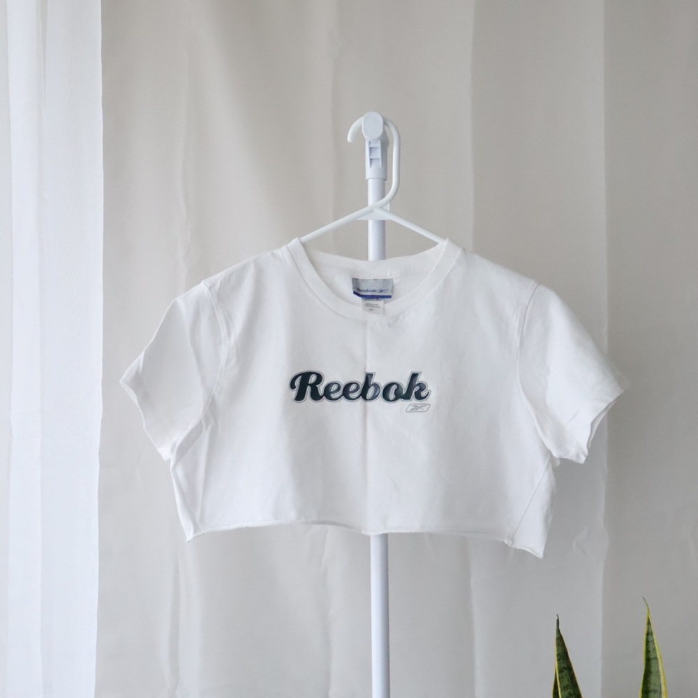 COPY - SPORTY REEBOK CROPPED TEE